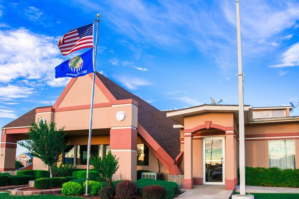 Howard Johnson By Wyndham Okc Airport, Fairgrounds, I40 Hotel