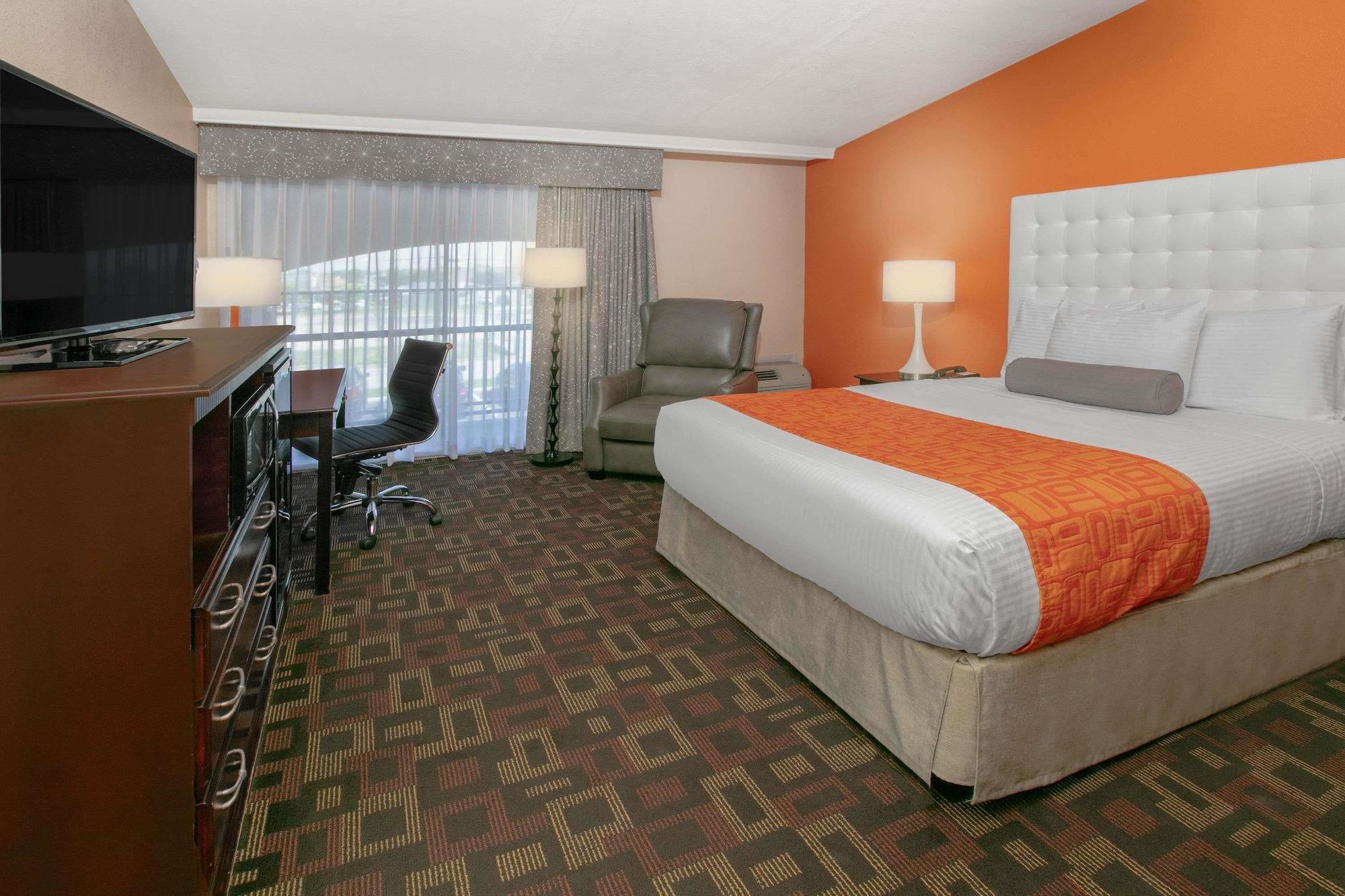 Hotel Howard Johnson By Wyndham Okc Airport, Fairgrounds, I40