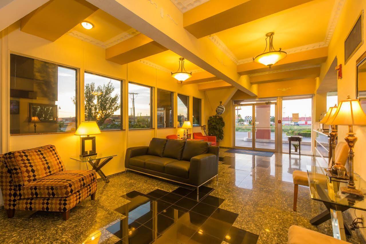 Howard Johnson By Wyndham Okc Airport, Fairgrounds, I40 Hotel