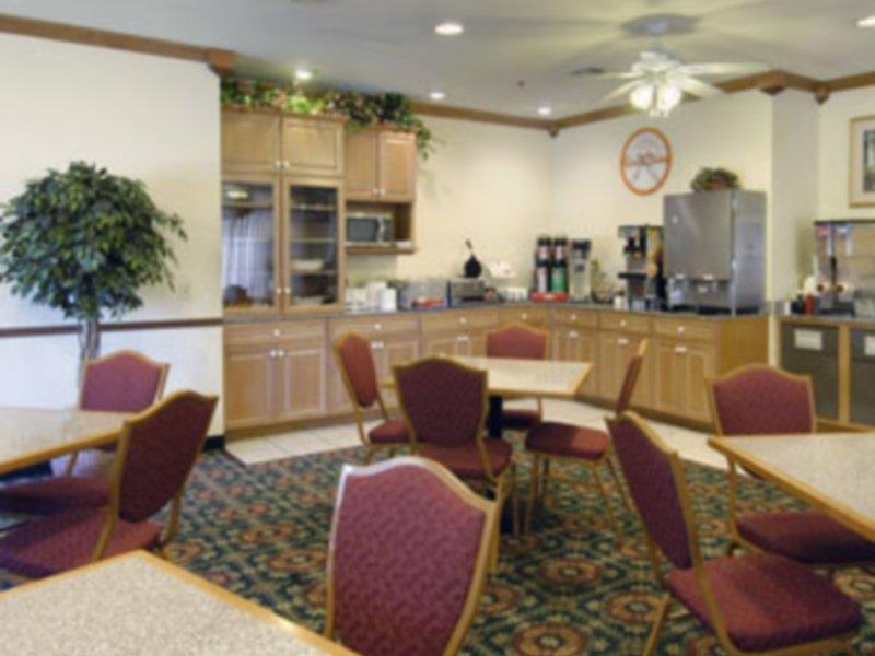 Howard Johnson By Wyndham Okc Airport, Fairgrounds, I40