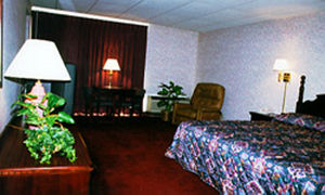 Hotel Howard Johnson By Wyndham Okc Airport, Fairgrounds, I40