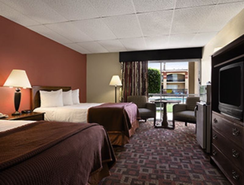 Hotel Howard Johnson By Wyndham Okc Airport, Fairgrounds, I40 3*