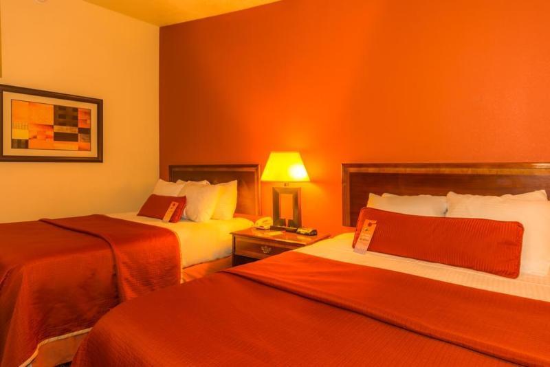 Hotel Howard Johnson By Wyndham Okc Airport, Fairgrounds, I40 3*